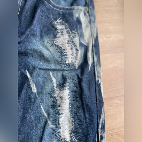 OG Jeans Frosted and Distressed Denim - Picture 4 of 10